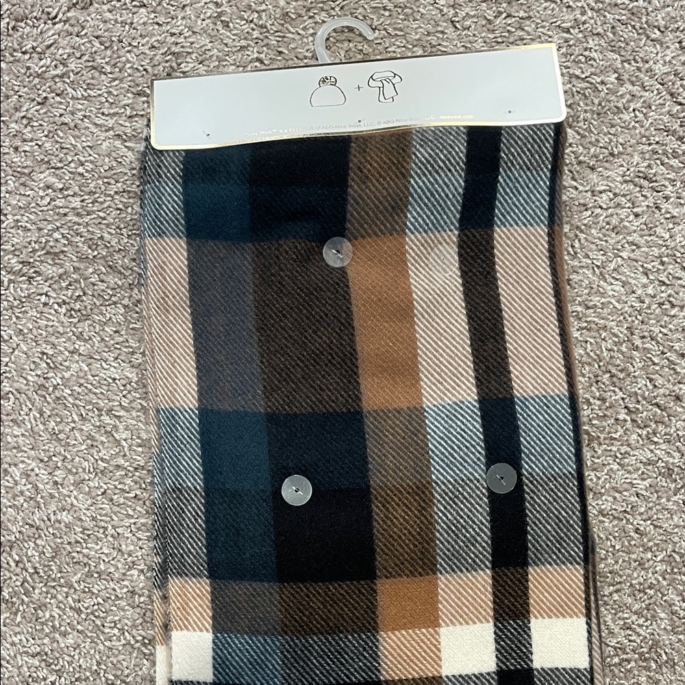 NWT Nine West Beanie and Plaid Scarf Set - Picture 3 of 3